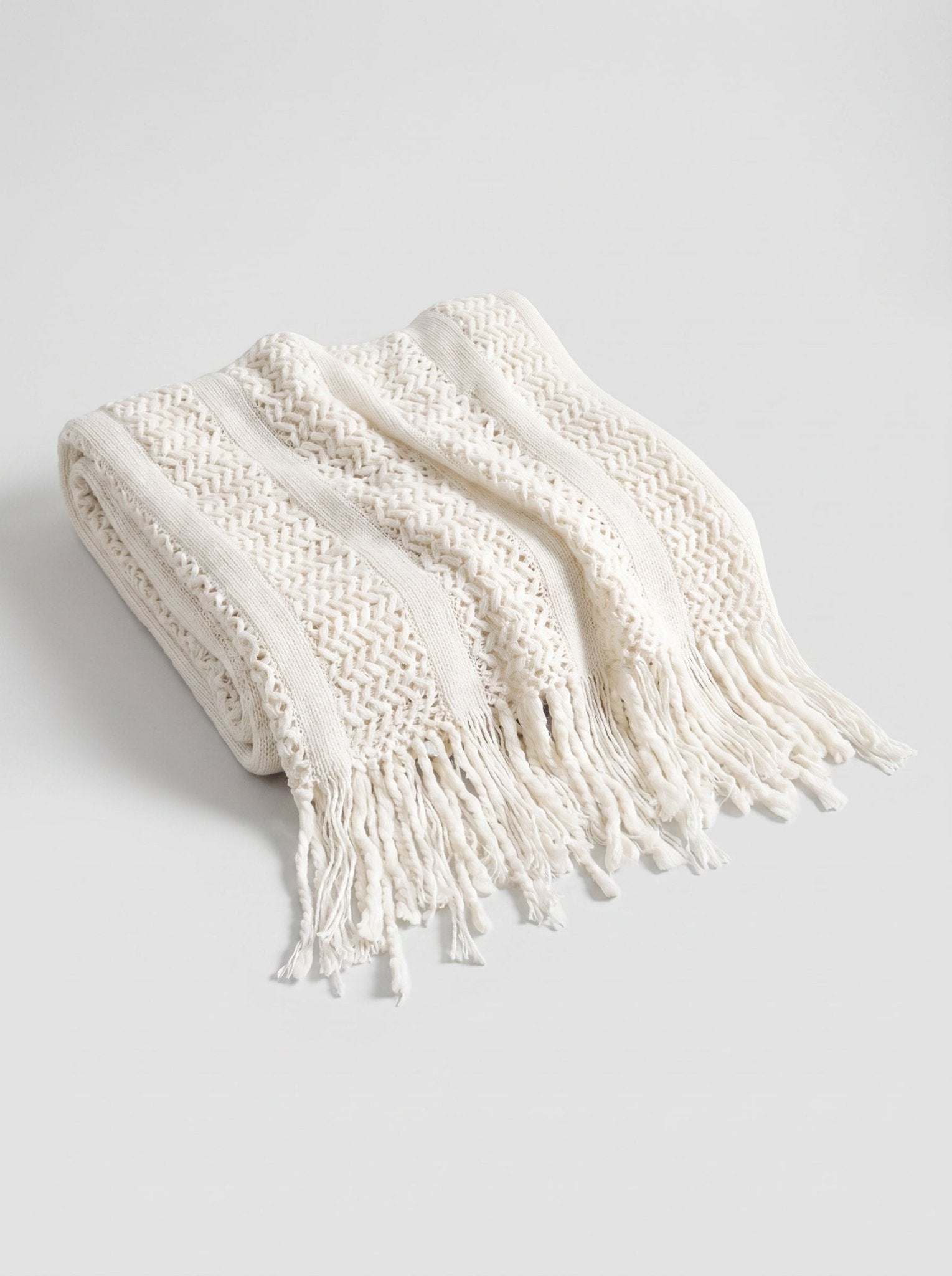 Strickdecke mit Fransen - Nell & Croft