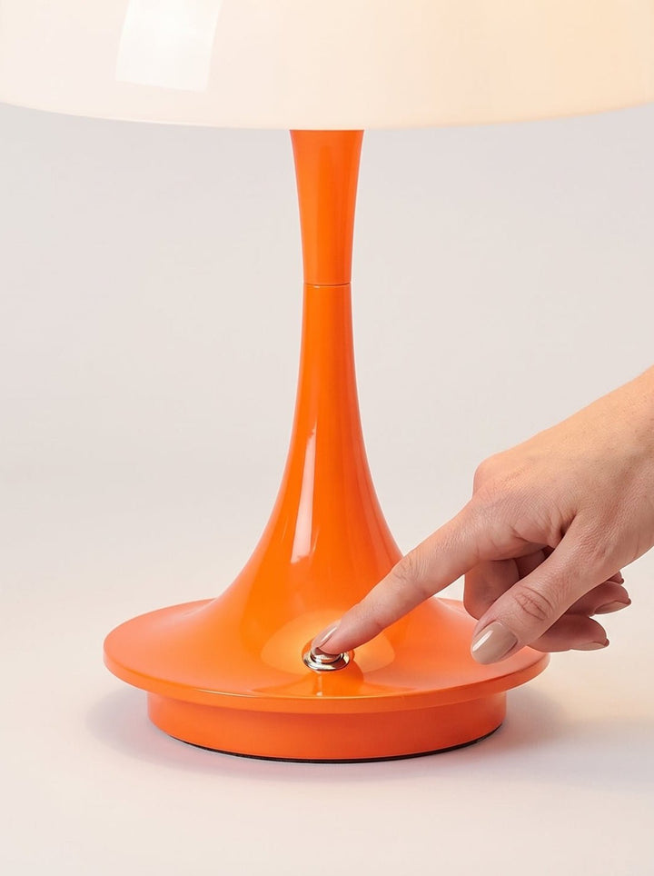 Touch-Tischlampe mit Trichterfuß - Nell & Croft