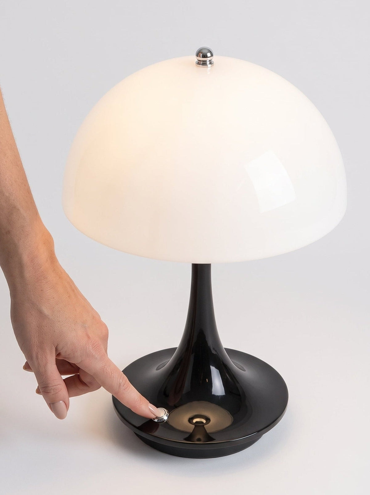 Touch-Tischlampe mit Trichterfuß - Nell & Croft