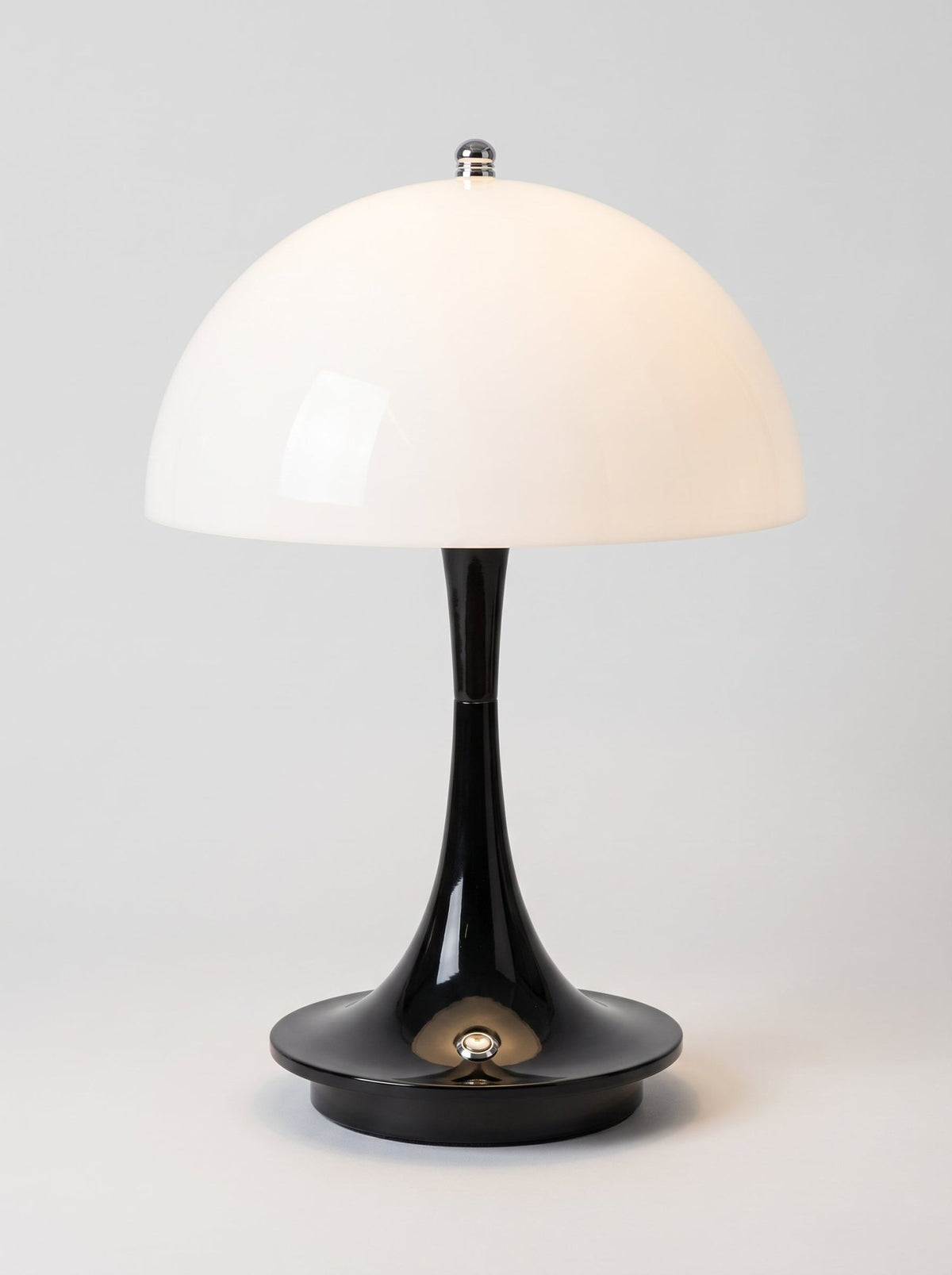 Touch-Tischlampe mit Trichterfuß - Nell & Croft
